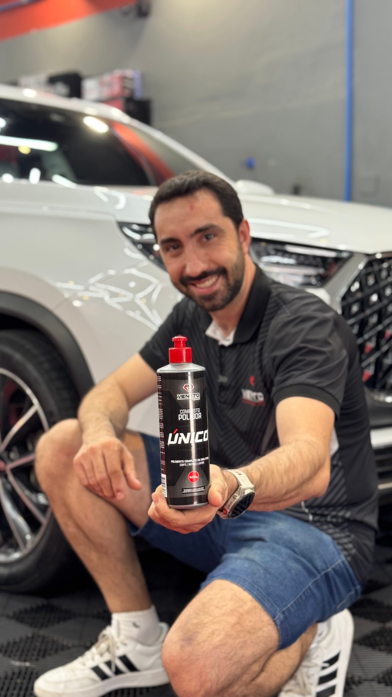 Tarcísio Vaglieri demonstrando o Composto Único na oficina real